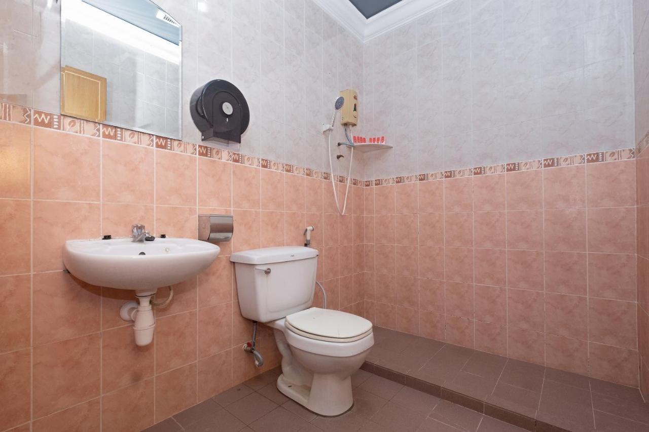 Oyo 90050 V Hotel Teluk Intan Luaran gambar