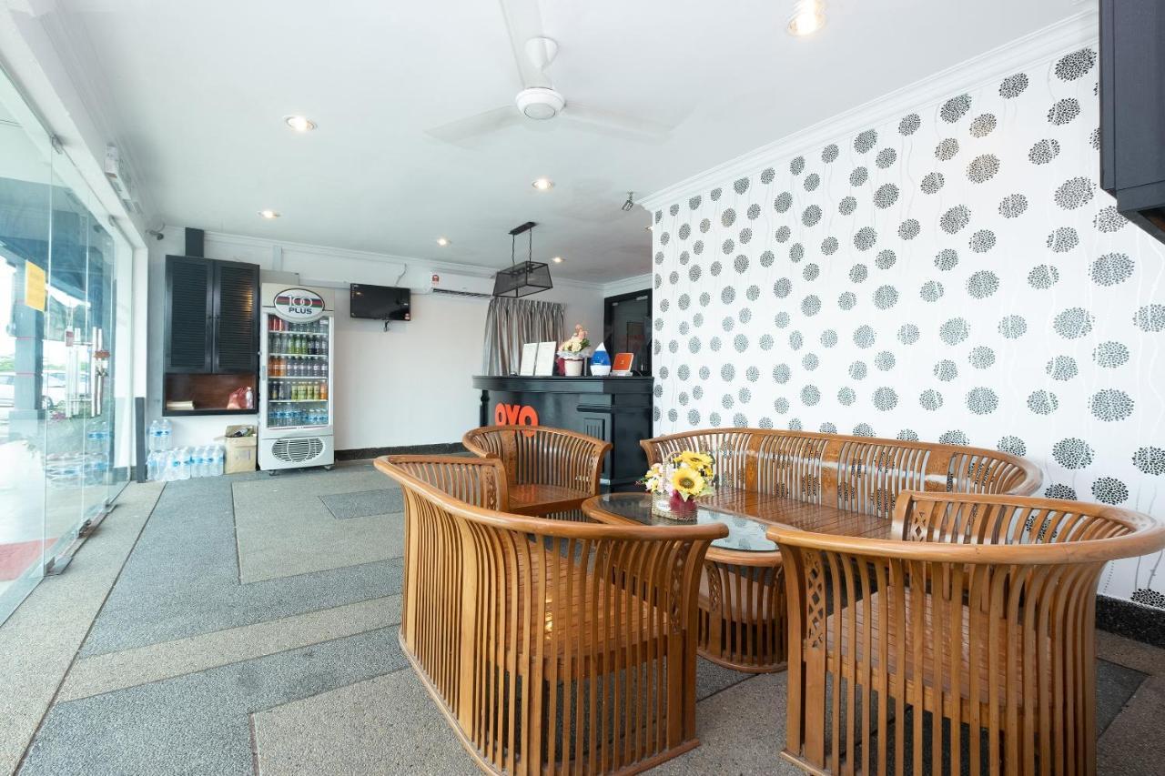 Oyo 90050 V Hotel Teluk Intan Luaran gambar