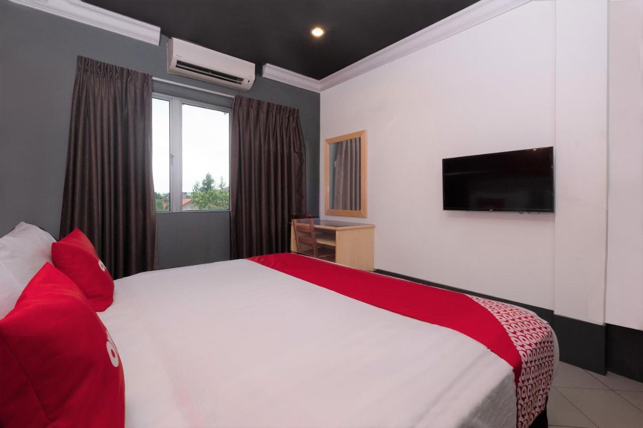 Oyo 90050 V Hotel Teluk Intan Luaran gambar